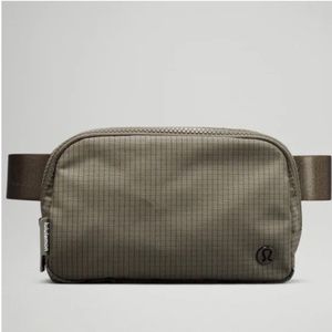 NWT Lululemon Everywhere Belt Bag Carob Brown / Black